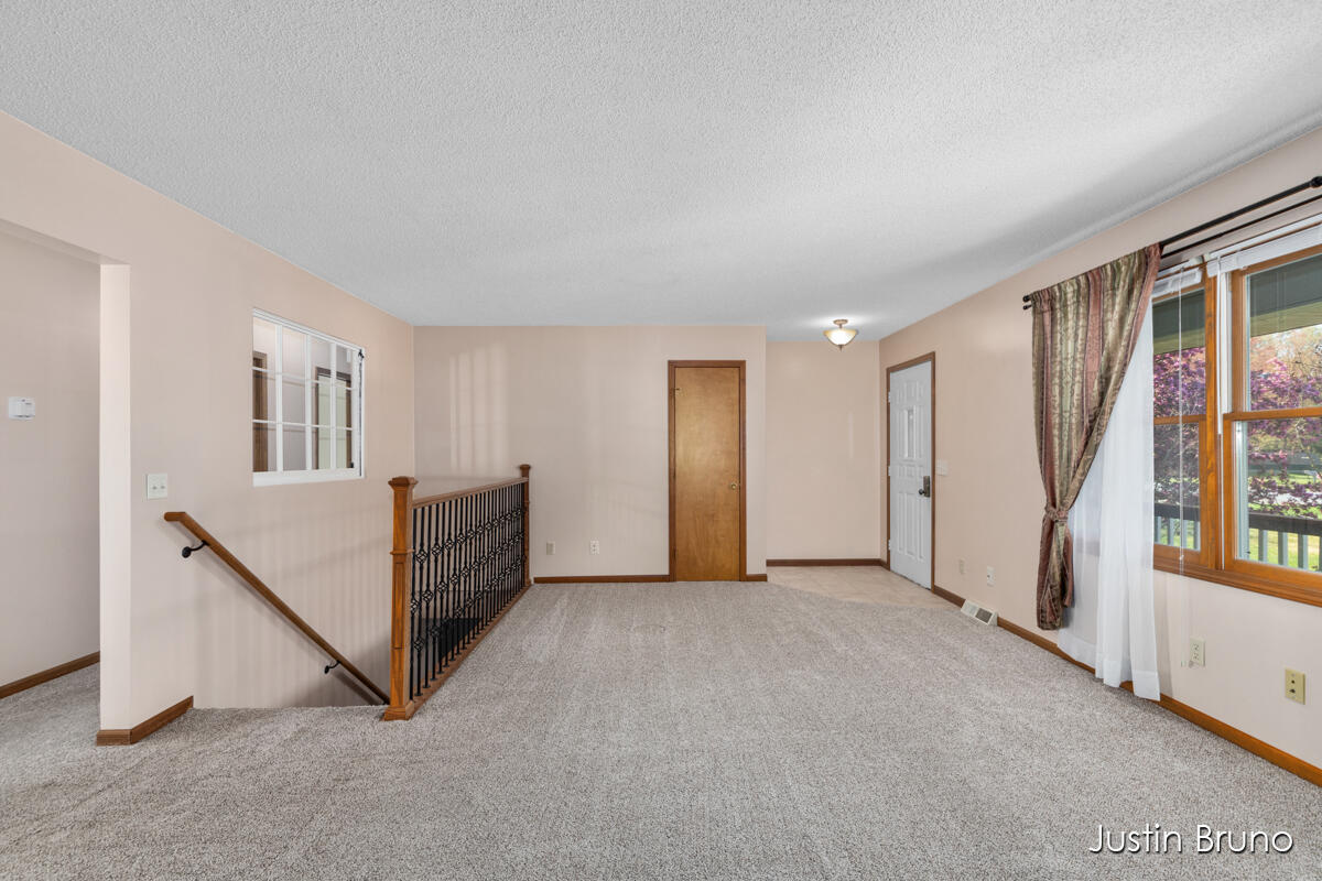 2744 Hall Road Muskegon, MI 49442 - Photo 3 of 46 IMG_1004
