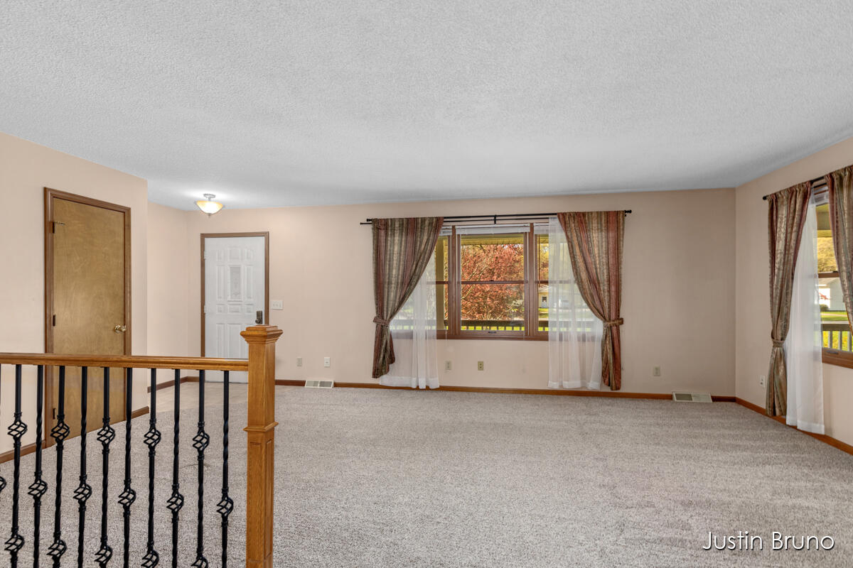 2744 Hall Road Muskegon, MI 49442 - Photo 4 of 46 IMG_1005