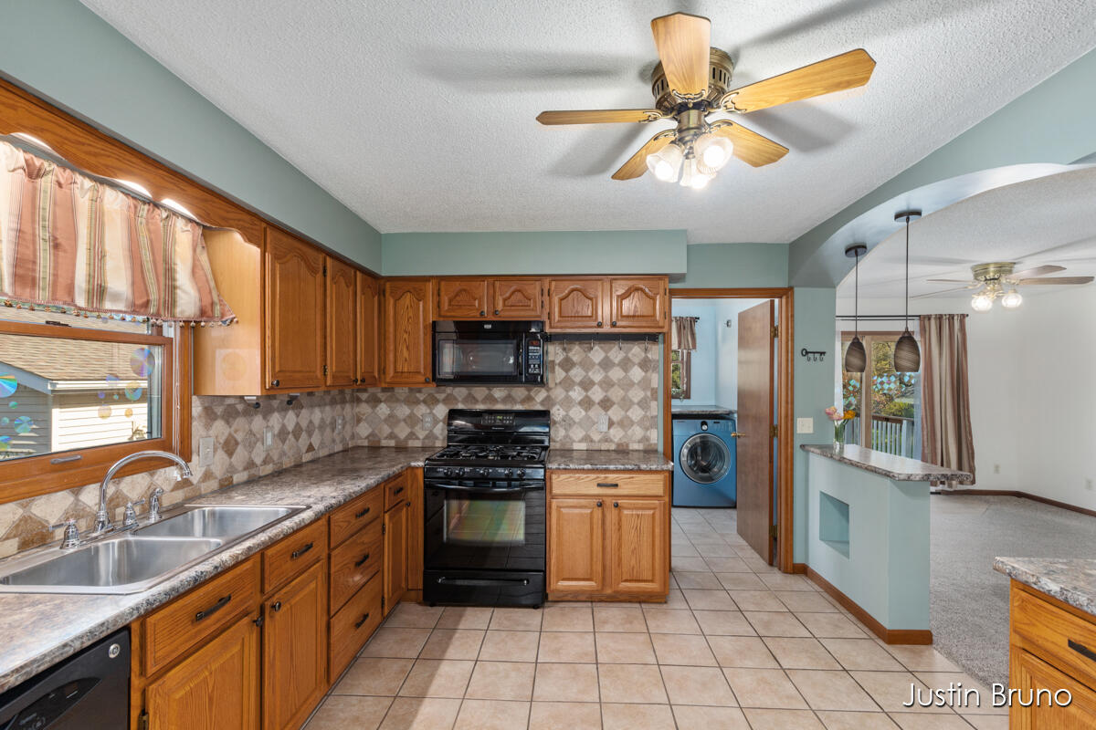 2744 Hall Road Muskegon, MI 49442 - Photo 6 of 46 IMG_1007