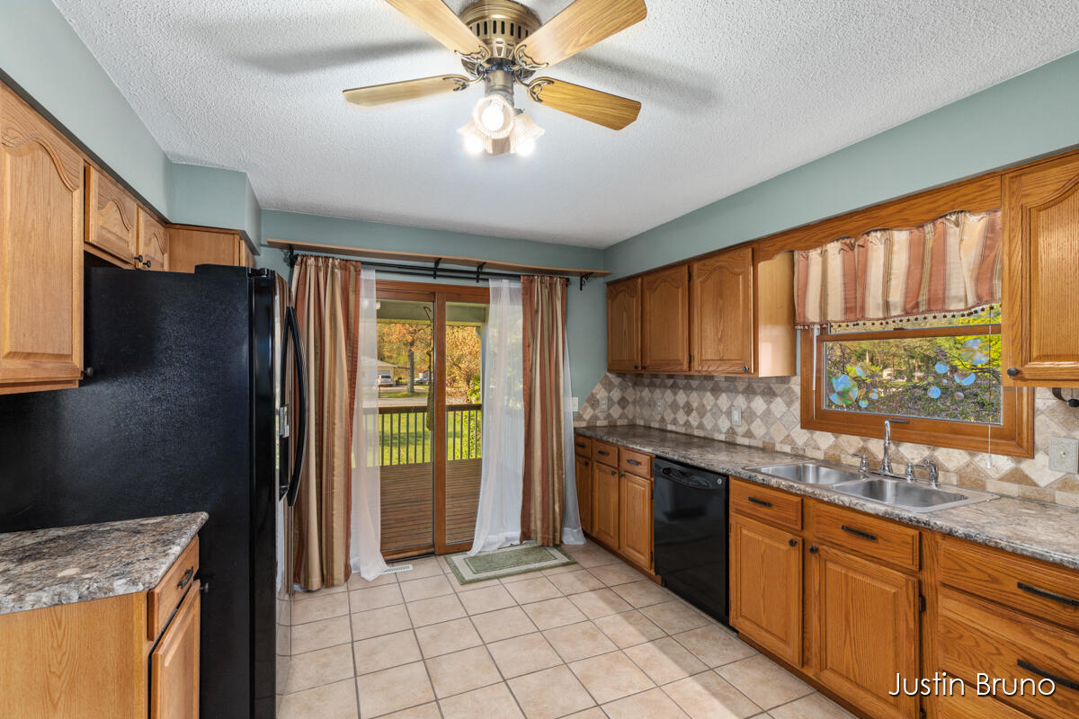 2744 Hall Road Muskegon, MI 49442 - Photo 8 of 46 IMG_1009