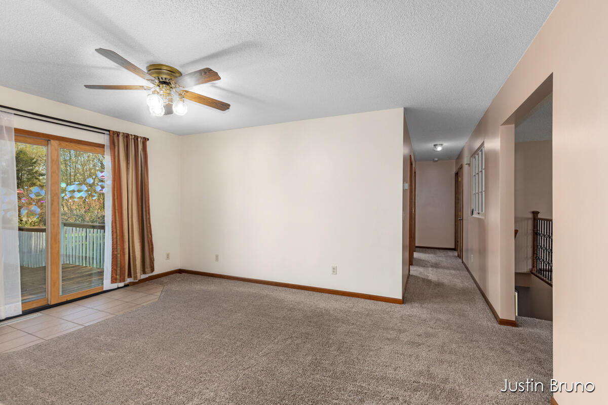 2744 Hall Road Muskegon, MI 49442 - Photo 10 of 46 IMG_1011
