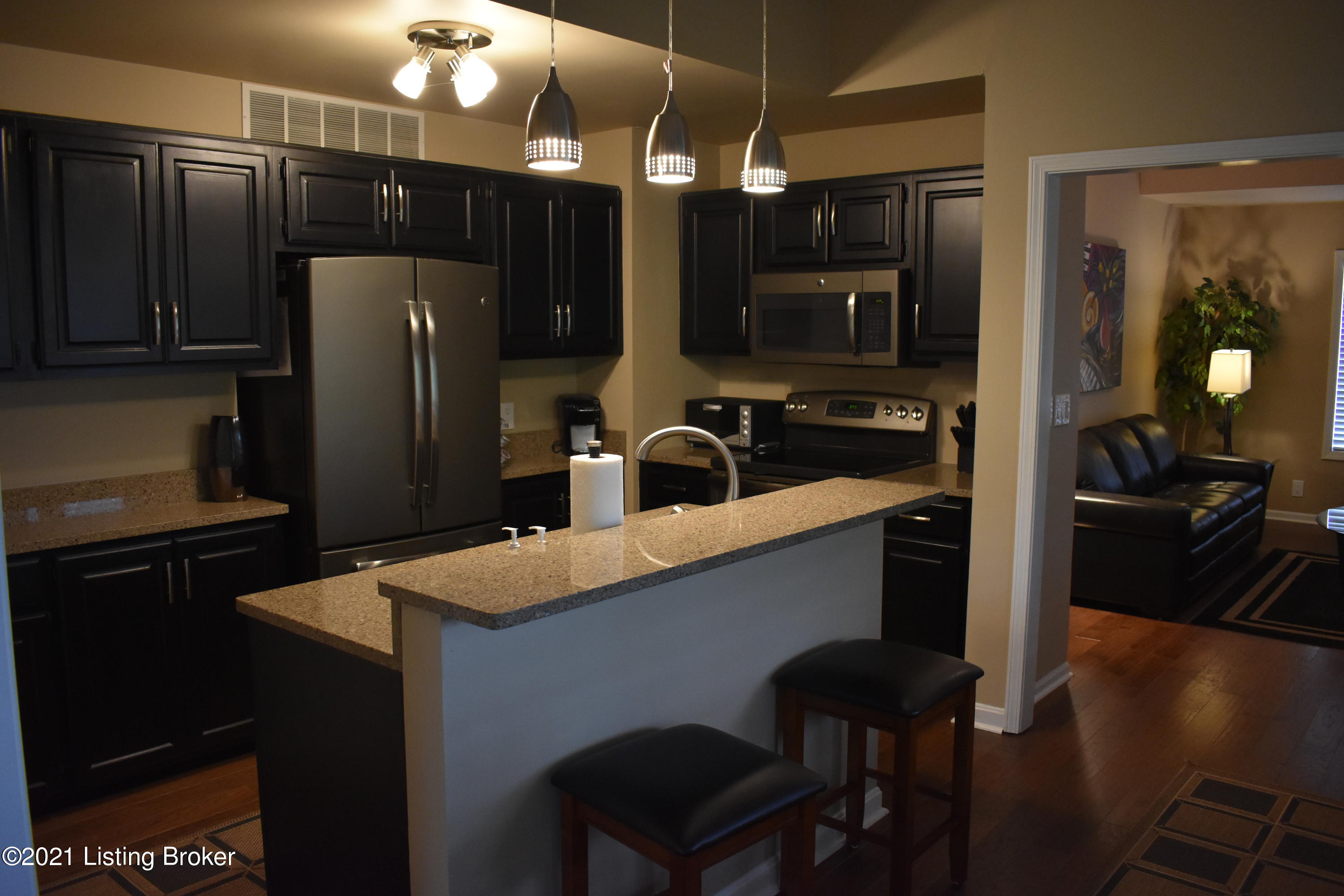 266 Moser Road Louisville, KY 40223 - Photo 6 of 19 DSC_0890