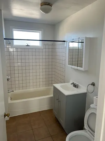 $1,800 | 171 Tinkham Street, Unit 3, New Bedford, MA 02746