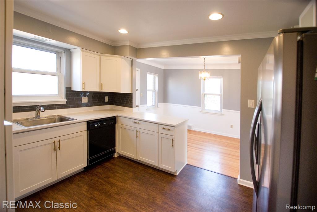 2604 Rochester Road Royal Oak, MI 48073 - Photo 11 of 32