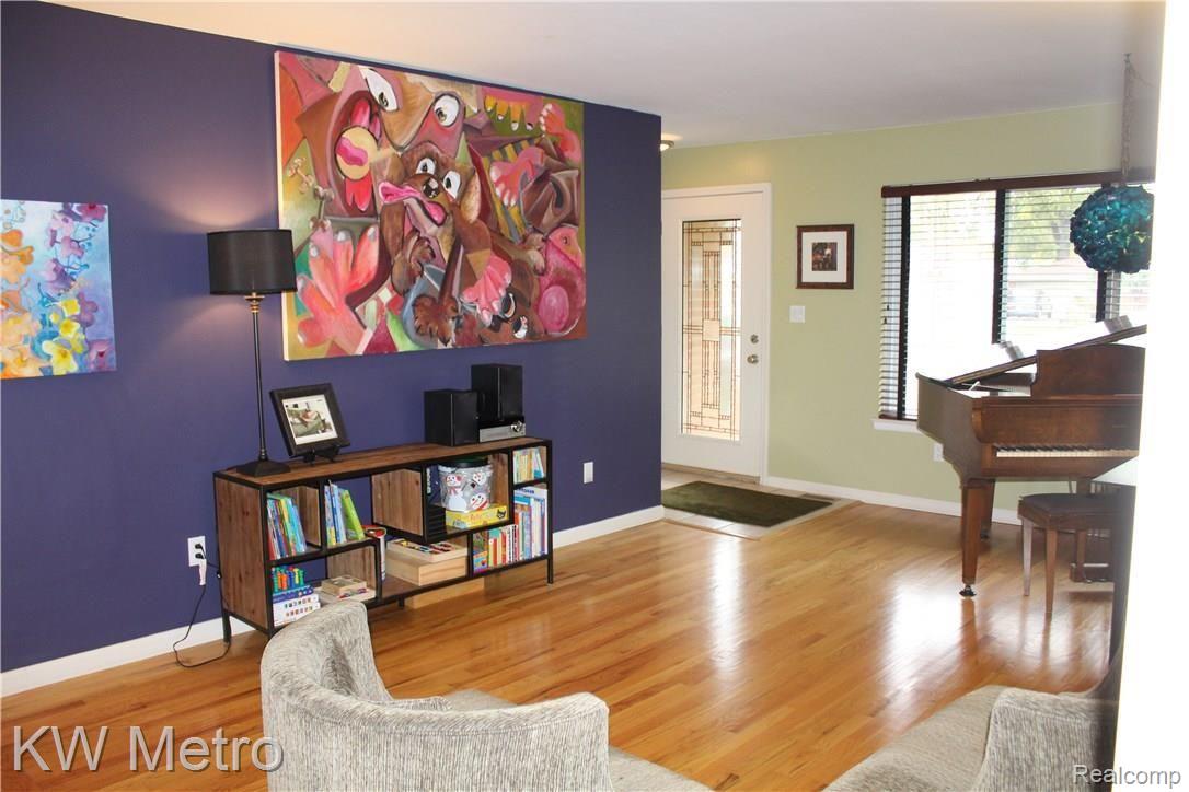 25015 Rubin Road Warren, MI 48089 - Photo 4 of 22 Hardwood in Living Room