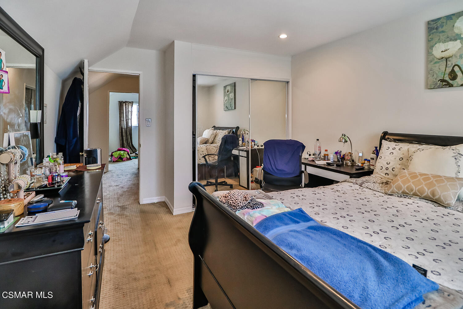 3964 Celia Court Simi Valley, CA 93063 - Photo 32 of 38 a living room with furniture