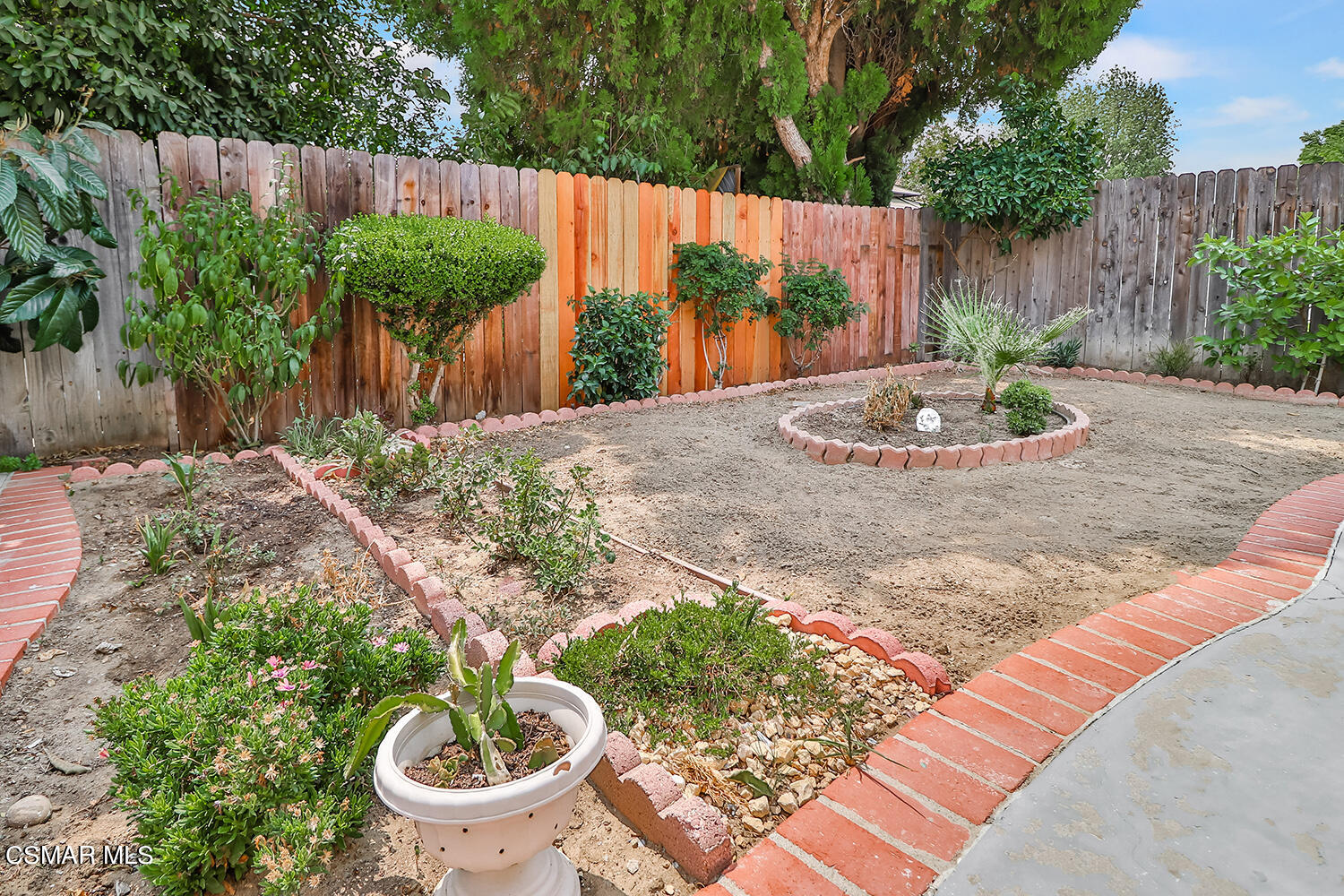 3964 Celia Court Simi Valley, CA 93063 - Photo 36 of 38 a view of a backyard with plants and outdoor seating