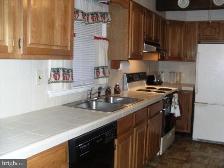 931 Laurel Road Lindenwold, NJ 08021 - Photo 7 of 24