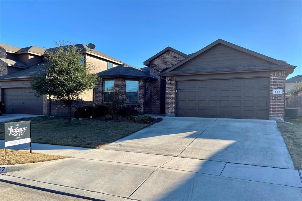 657 Cameron Way Azle, TX 76020 - Photo 2 of 24