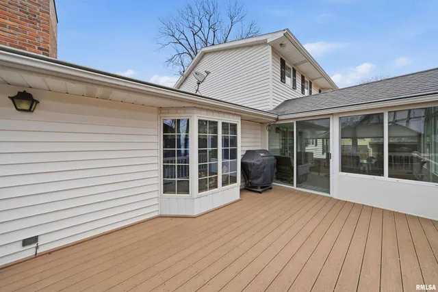 $299,900 | 123 Royal Vista Drive, East Peoria, IL 61611