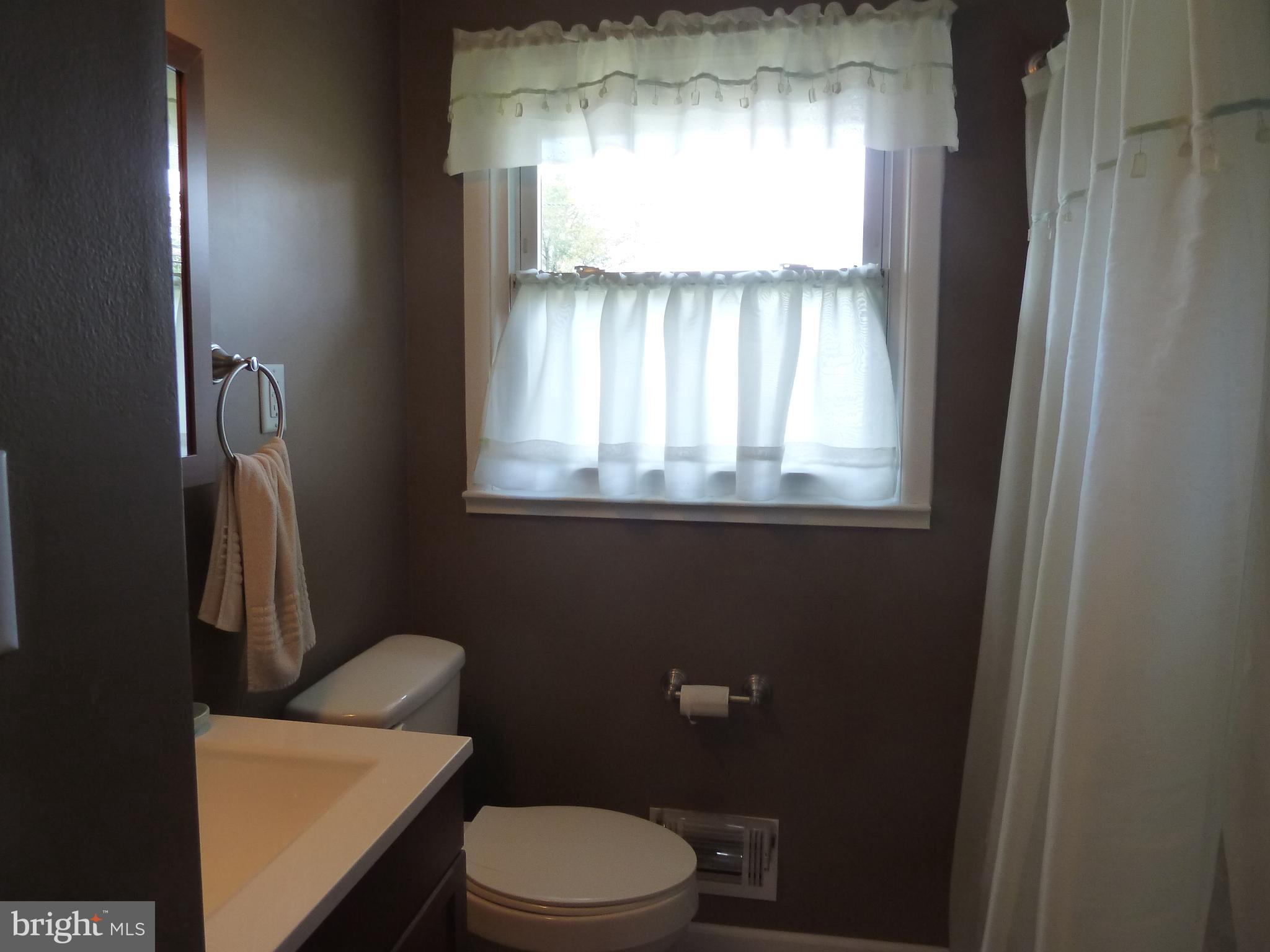 14 Ashwood Road Hamilton, NJ 08610 - Photo 5 of 11 Gallery Image 5