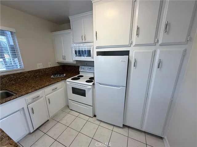 $2,195 | 931 West 19th Street, Unit 5, Costa Mesa, CA 92627