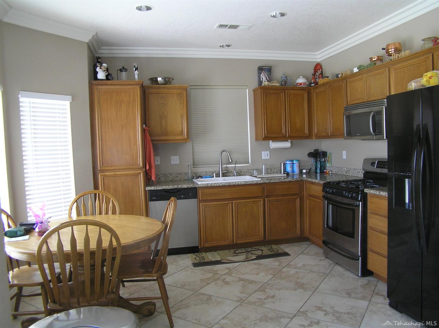 1032 Clearview Street Tehachapi, CA 93561 - Photo 12 of 31 Gallery Image 12