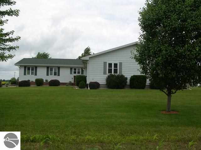 7943 South Summerton Road Shepherd, MI 48883 - Photo 2 of 32 1748067-1.JPG