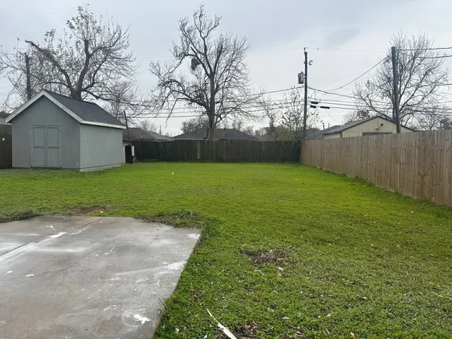 $1,500 | 208 Walnut Street, Lake Jackson, TX 77566