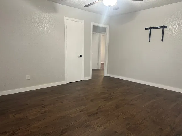 $1,500 | 208 Walnut Street, Lake Jackson, TX 77566