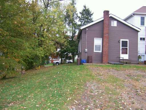 1502 Poplar Street McKees Rocks, PA 15136 - Photo 6 of 6 Yard/Garden.