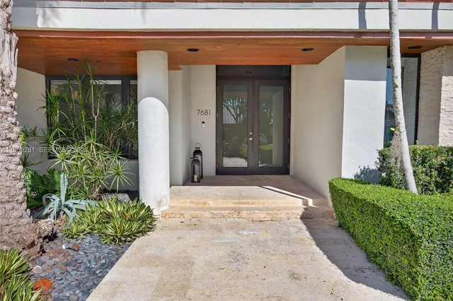 $3,300,000 | 7681 Southwest 107th Street, Pinecrest, FL 33156