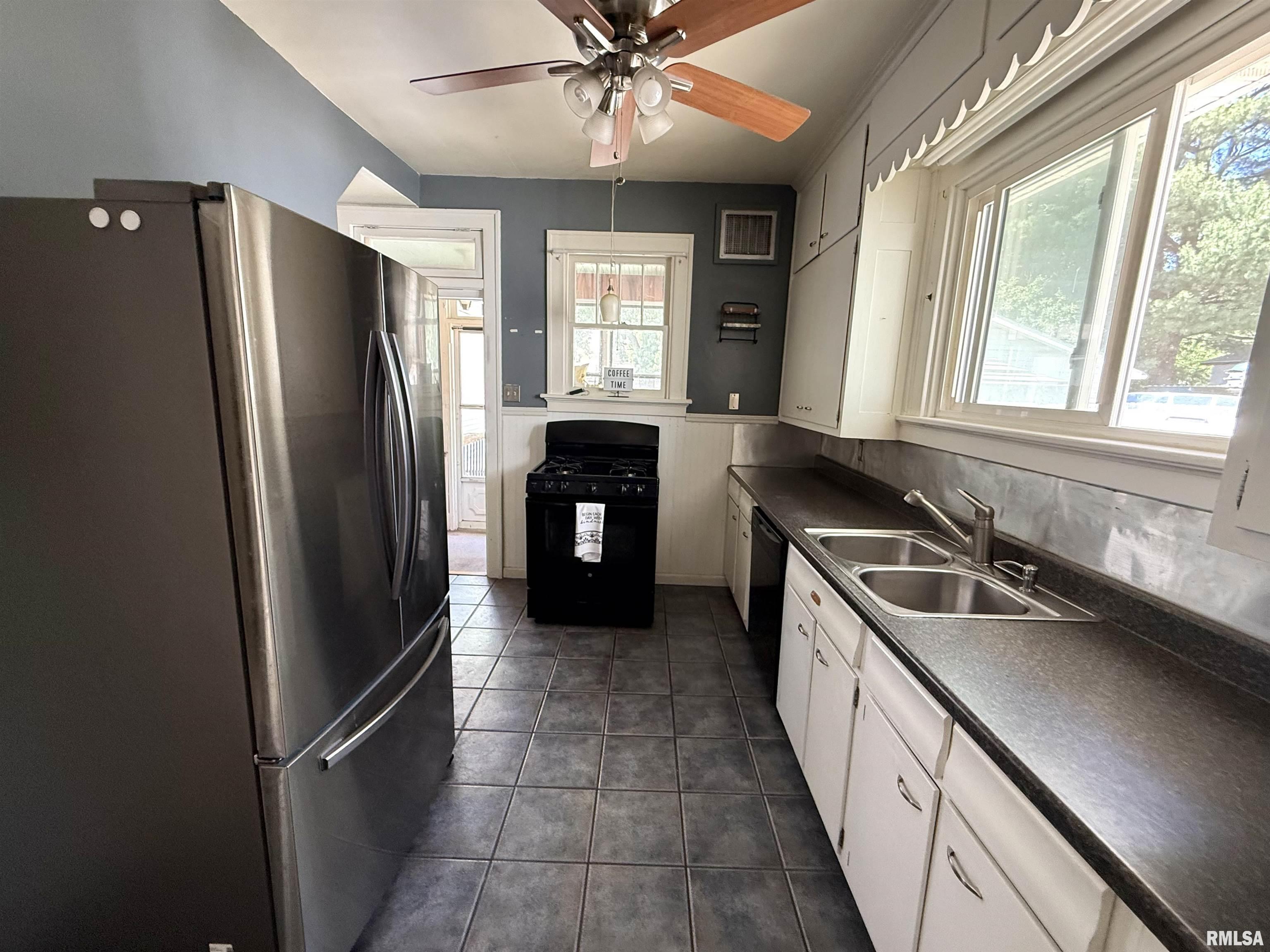 2241 Spring Street Quincy, IL 62301 - Photo 12 of 46
