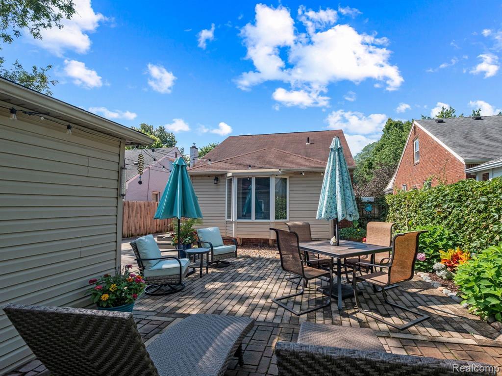 2064 Oxford Road Grosse Pointe Woods, MI 48236 - Photo 26 of 28
