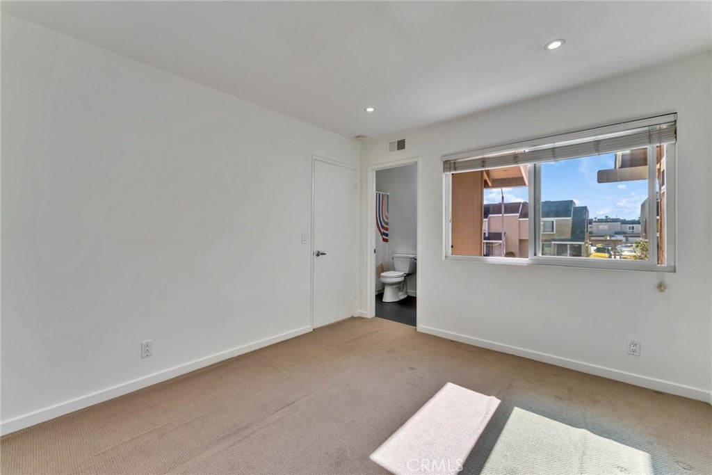 5 Hartford, Unit 36 Irvine, CA 92604 - Photo 12 of 37 an empty room with a window