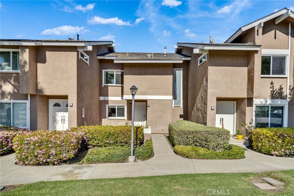 5 Hartford, Unit 36 Irvine, CA 92604 - Photo 21 of 37 front view of a house with a yard