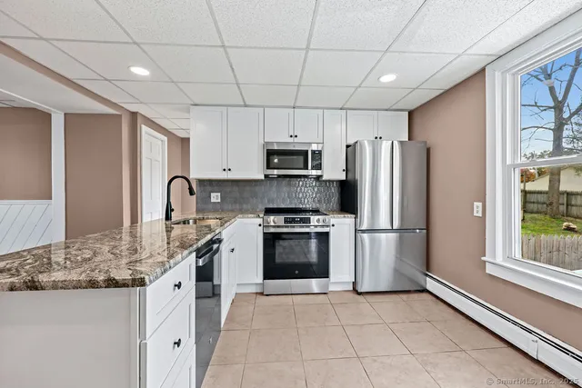 $279,999 | 10 Silver Street, Middletown, CT 06457