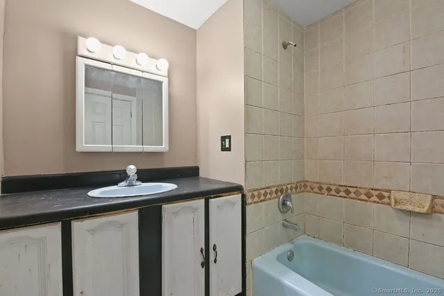 $279,999 | 10 Silver Street, Middletown, CT 06457