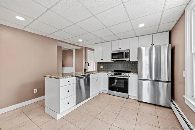 $279,999 | 10 Silver Street, Middletown, CT 06457