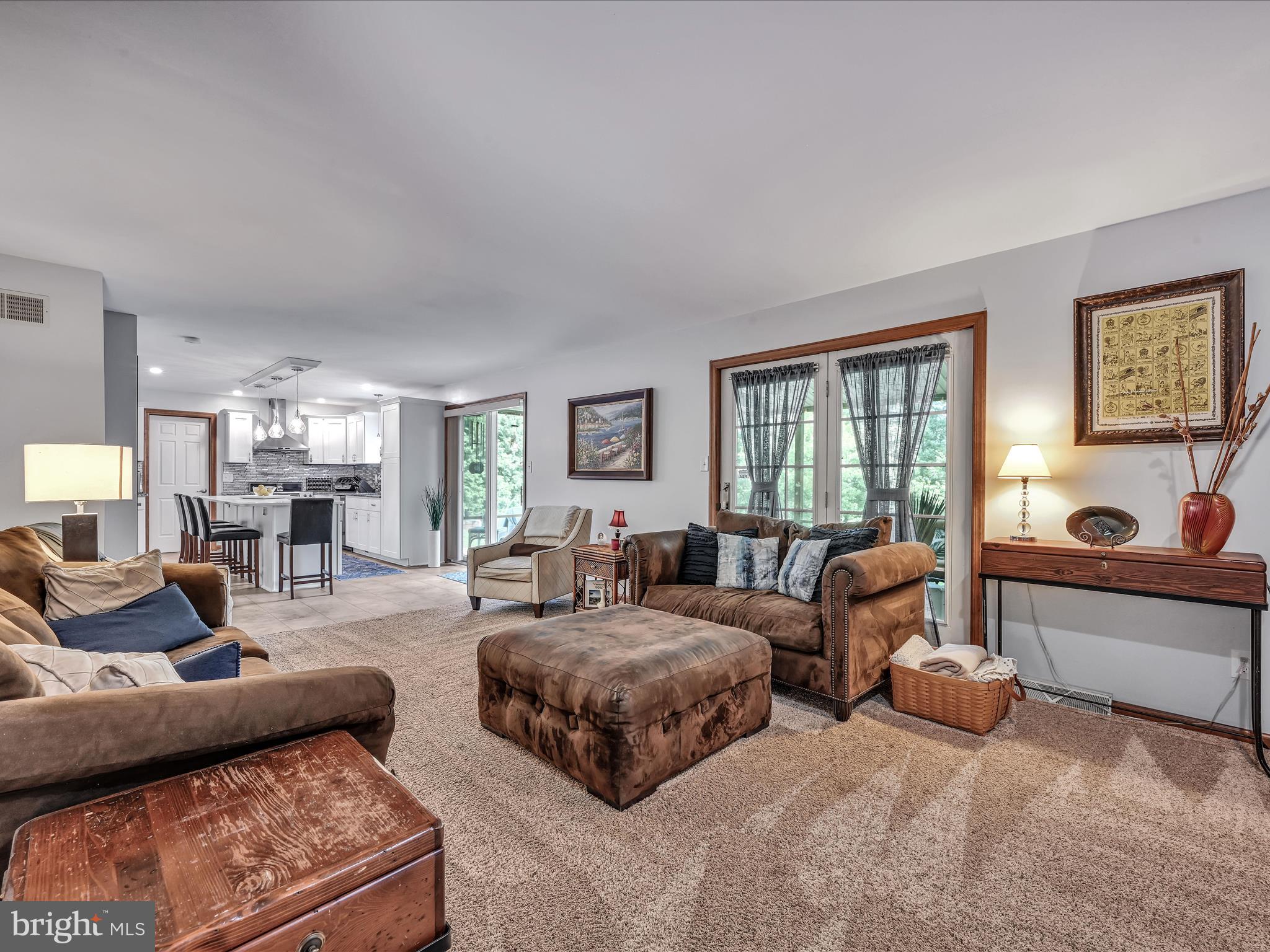 23 Canterbury Court Lititz, PA 17543 - Photo 6 of 44 Living Room