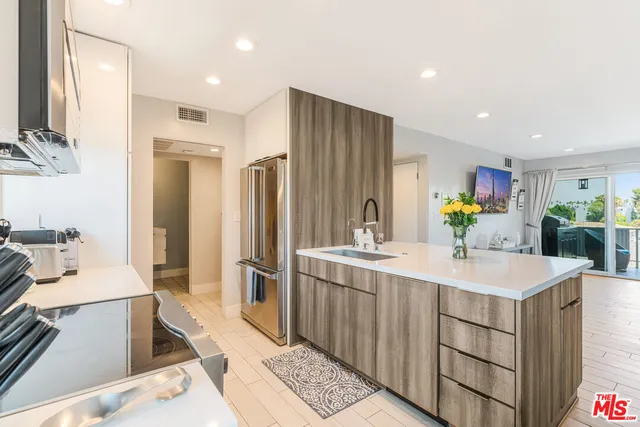 $574,000 | 13543 Moorpark Street, Unit 15, Sherman Oaks, CA 91423