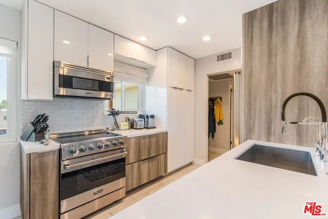 $574,000 | 13543 Moorpark Street, Unit 15, Sherman Oaks, CA 91423