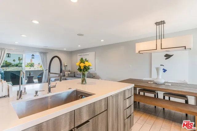 $574,000 | 13543 Moorpark Street, Unit 15, Sherman Oaks, CA 91423