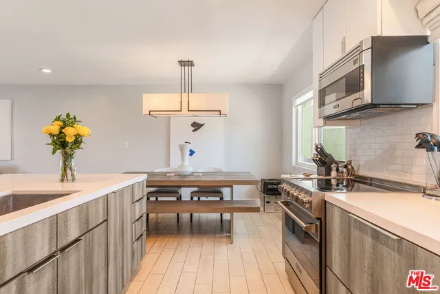 $574,000 | 13543 Moorpark Street, Unit 15, Sherman Oaks, CA 91423