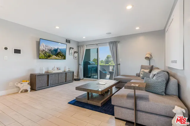 $574,000 | 13543 Moorpark Street, Unit 15, Sherman Oaks, CA 91423