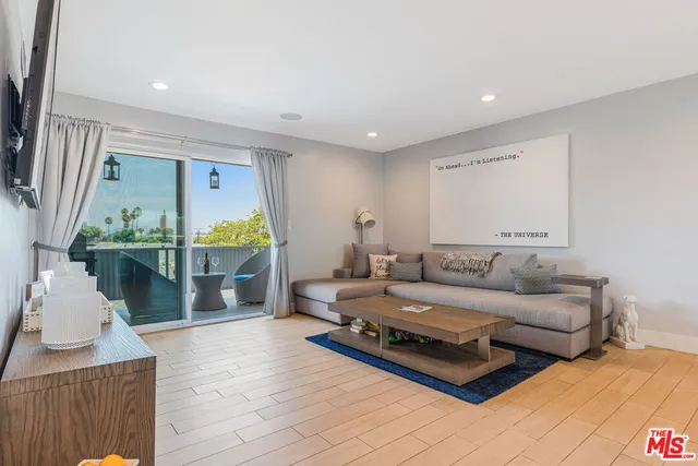 $574,000 | 13543 Moorpark Street, Unit 15, Sherman Oaks, CA 91423
