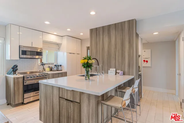 $574,000 | 13543 Moorpark Street, Unit 15, Sherman Oaks, CA 91423