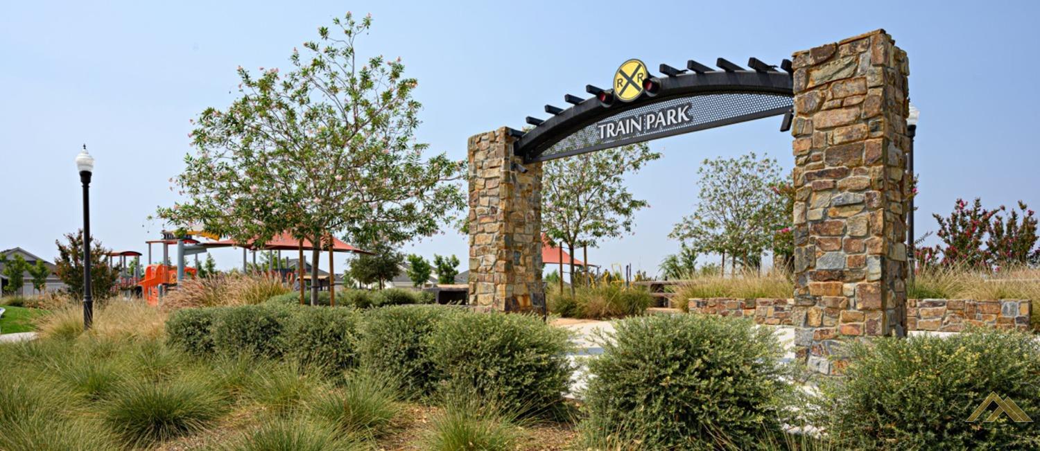 Undisclosed Address Shafter, CA 93263 - Photo 19 of 19 a view of a garden