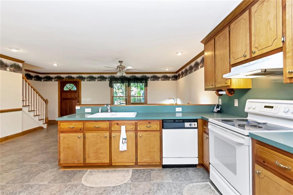 1050 Staghorn Road Purlear, NC 28665 - Photo 5 of 22 Gallery Image 5