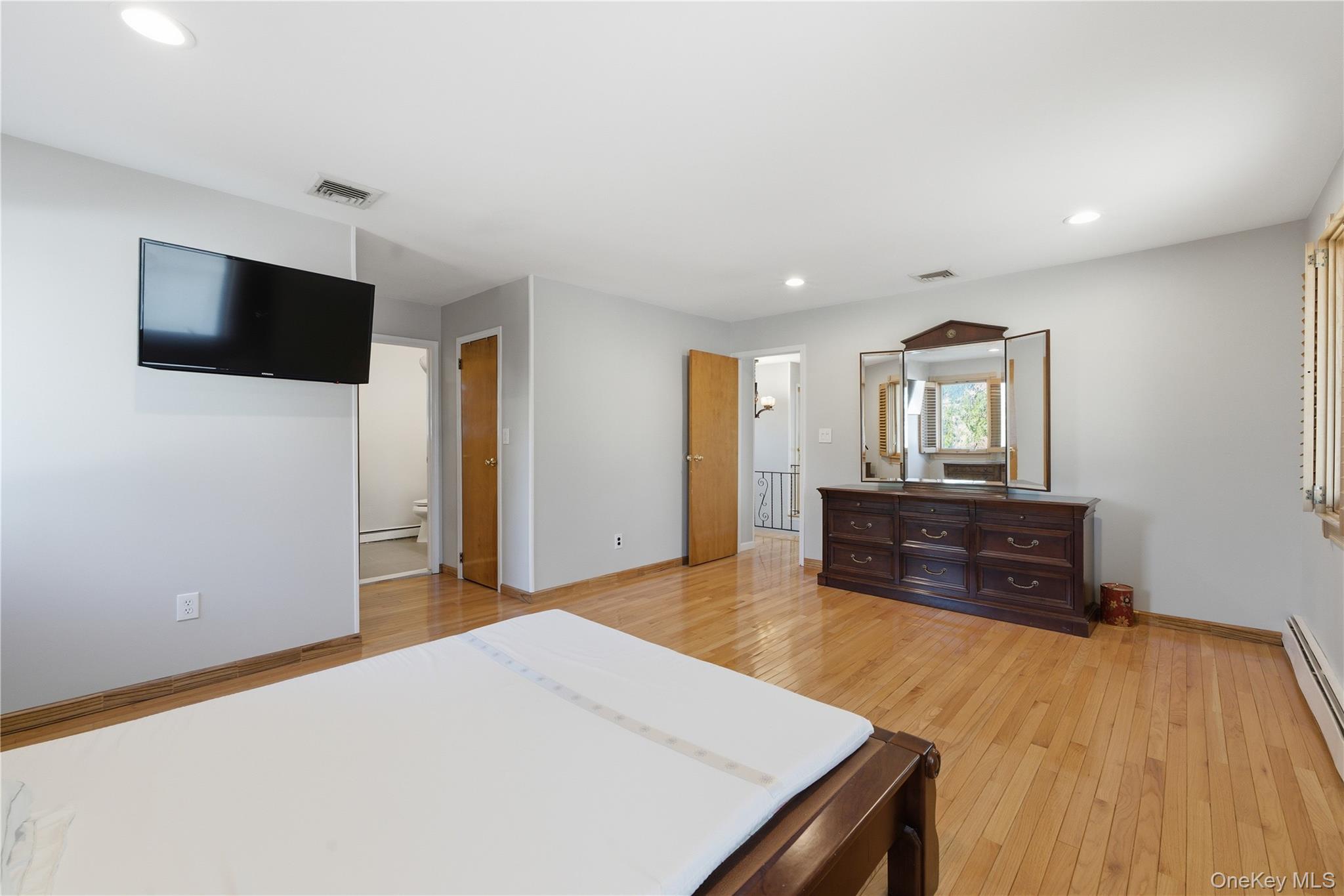 308 South Oyster Bay Road, Unit A Syosset, NY 11791 - Photo 17 of 37