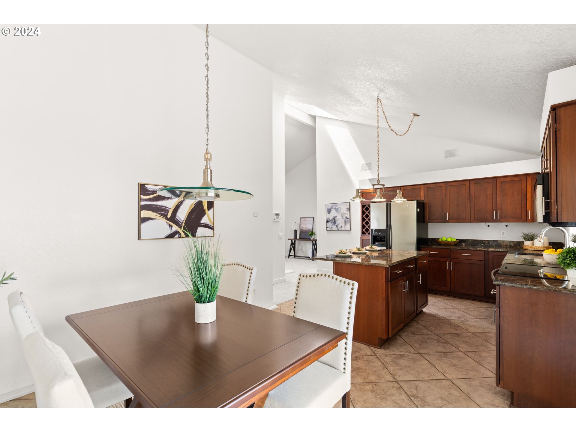 7162 Southwest Linette Way Beaverton, OR 97007 - Photo 12 of 30 Gallery Image 12