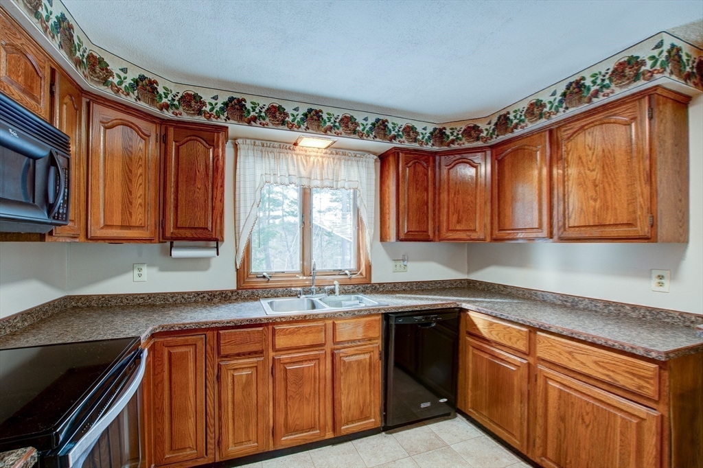 207 Sherbert Road Ashburnham, MA 01430 - Photo 5 of 41