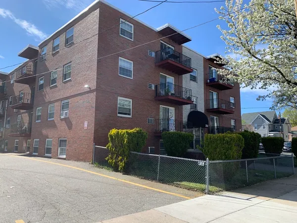 $2,500 | 350 Highland Avenue, Unit 27, Malden, MA 02148