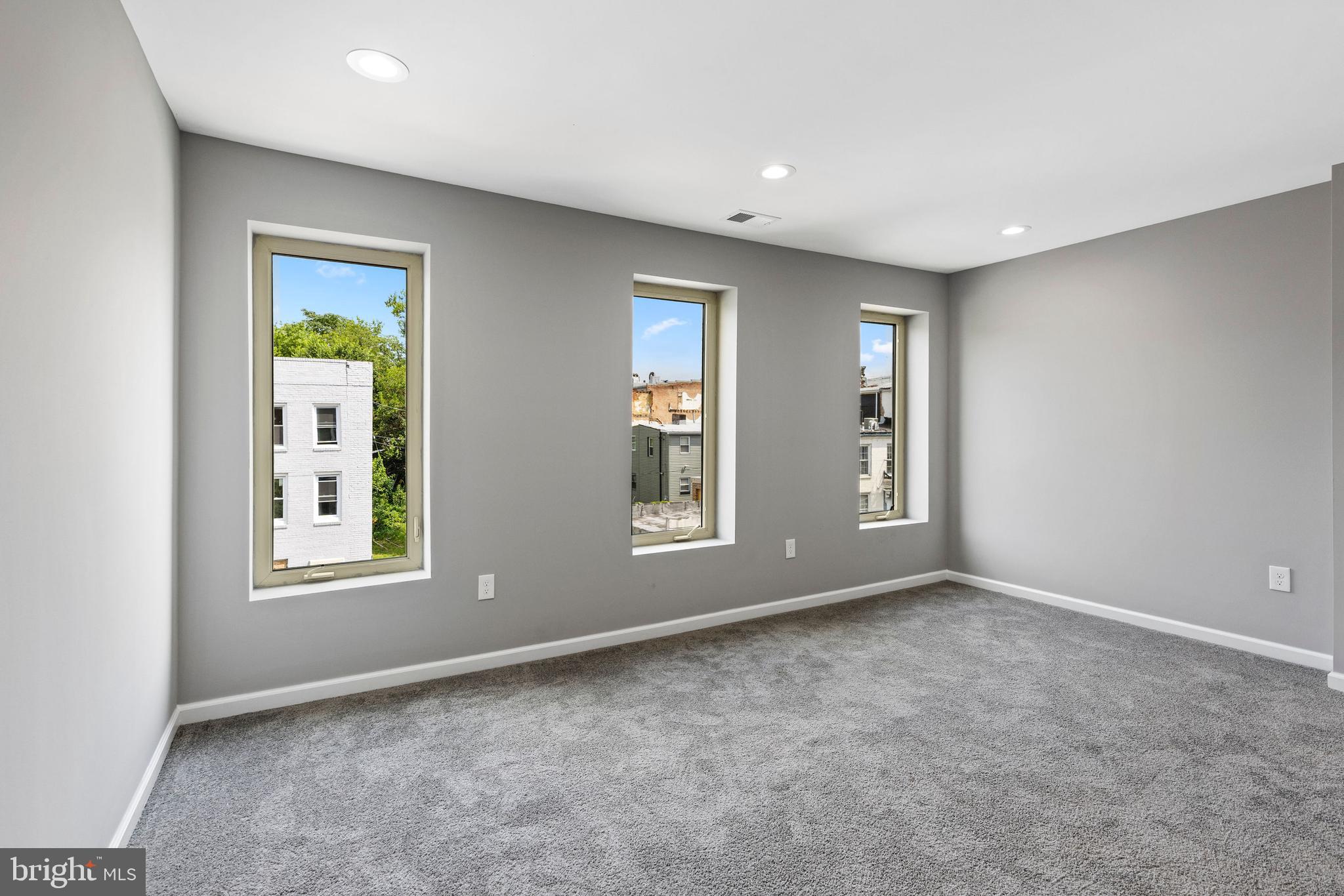 1809 West Lombard Street Baltimore, MD 21223 - Photo 22 of 36 an empty room with windows and closet