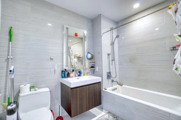 $1,299,000 | 131-01 40 Road, Unit 10W | Flushing