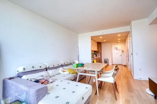 $1,299,000 | 131-01 40 Road, Unit 10W | Flushing