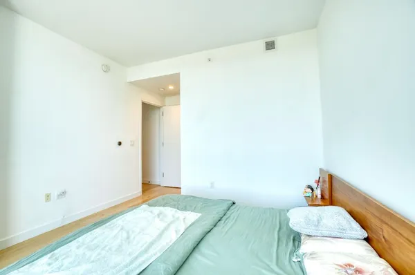 $1,299,000 | 131-01 40 Road, Unit 10W | Flushing