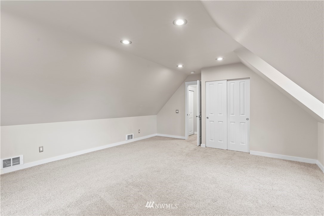 18902 Ross Road Bothell, WA 98011 - Photo 25 of 35 Gallery Image 25