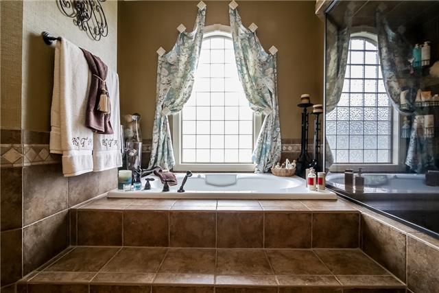 415 Ridgecrest Lane Lebanon, TN 37087 - Photo 6 of 20 Master bathroom whirlpool tub