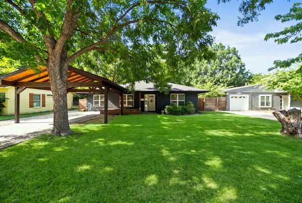 $289,900 | 702 Crescent Street, Denton, TX 76201